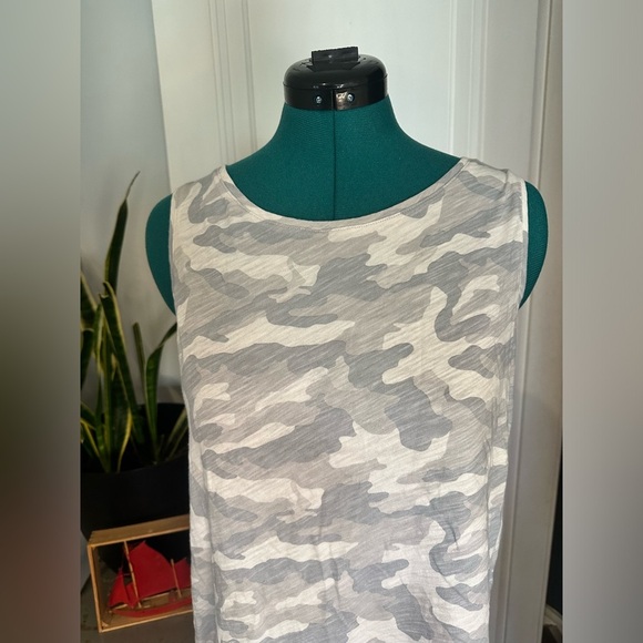 Old navy large camo tank top Everywear - Picture 4 of 9